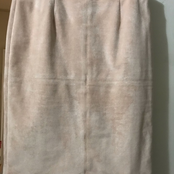 Women’s dress suit - Picture 4 of 7